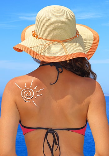 Proteggiti da macchie solari e scottature